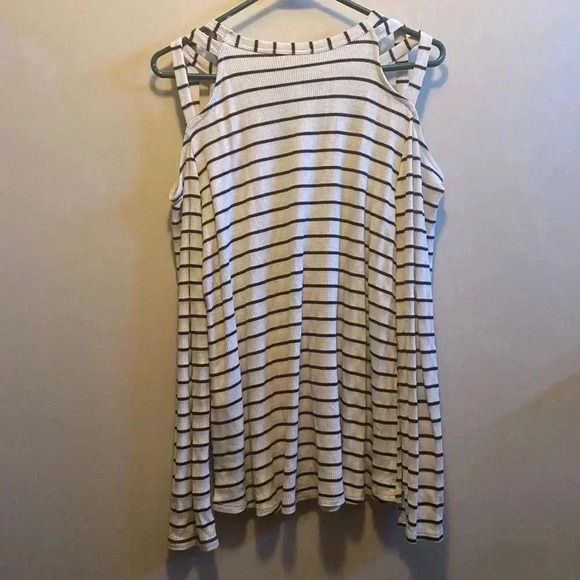 Sweater - Picture 5 of 5